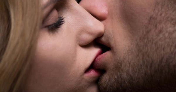Casal se beijando na boca | Acompanhantes em Brasília